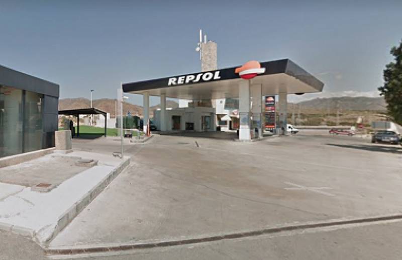 <span style='color:#780948'>ARCHIVED</span> - Robberies at 2 petrol stations in Mazarron investigated by Guardia Civil