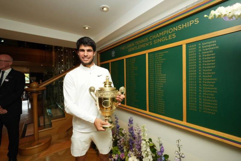 Carlos Alcaraz beats Djokovic to win Wimbledon