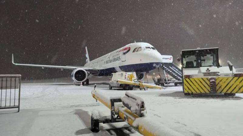 UK snowstorm causes transport chaos with dozens of flights to Spain cancelled or delayed