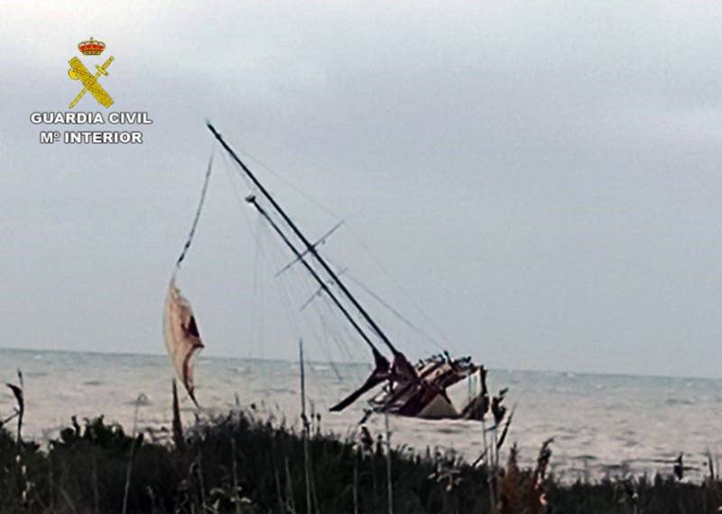 Three boats abandoned in the Mar Menor as illegal activities surge