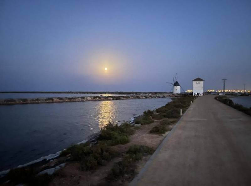 September 7 Guided moonlight walk in the salt flats of San Pedro del Pinatar