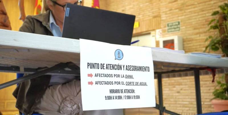 Los Alcázares Town Council sets up information and advice point for those affected by storm Alice and the drinking water cut