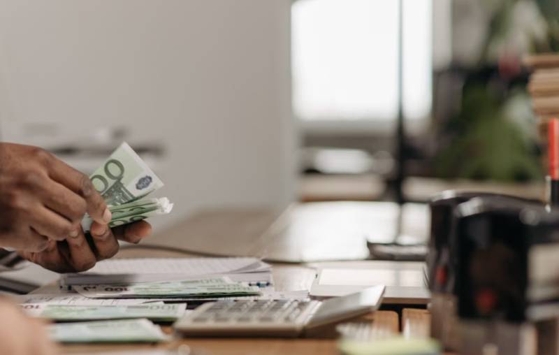 The EU is capping cash payments at €10,000 from 2027, but Spain already has stricter rules in place