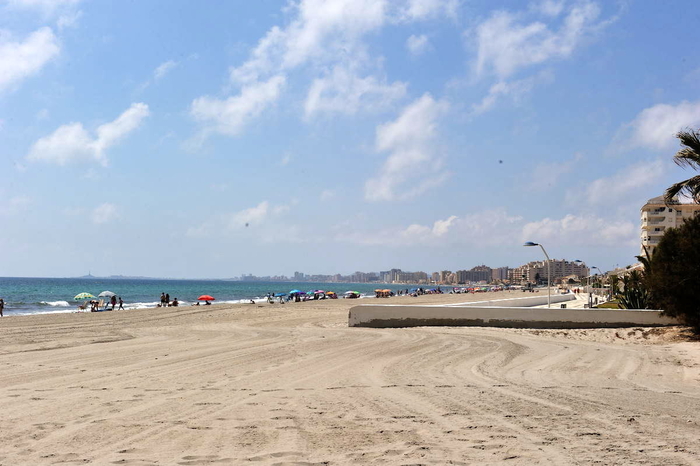 Playa El Arenal, almost two kilometres of sandy Mediterranean beach in the San Javier section of La Manga